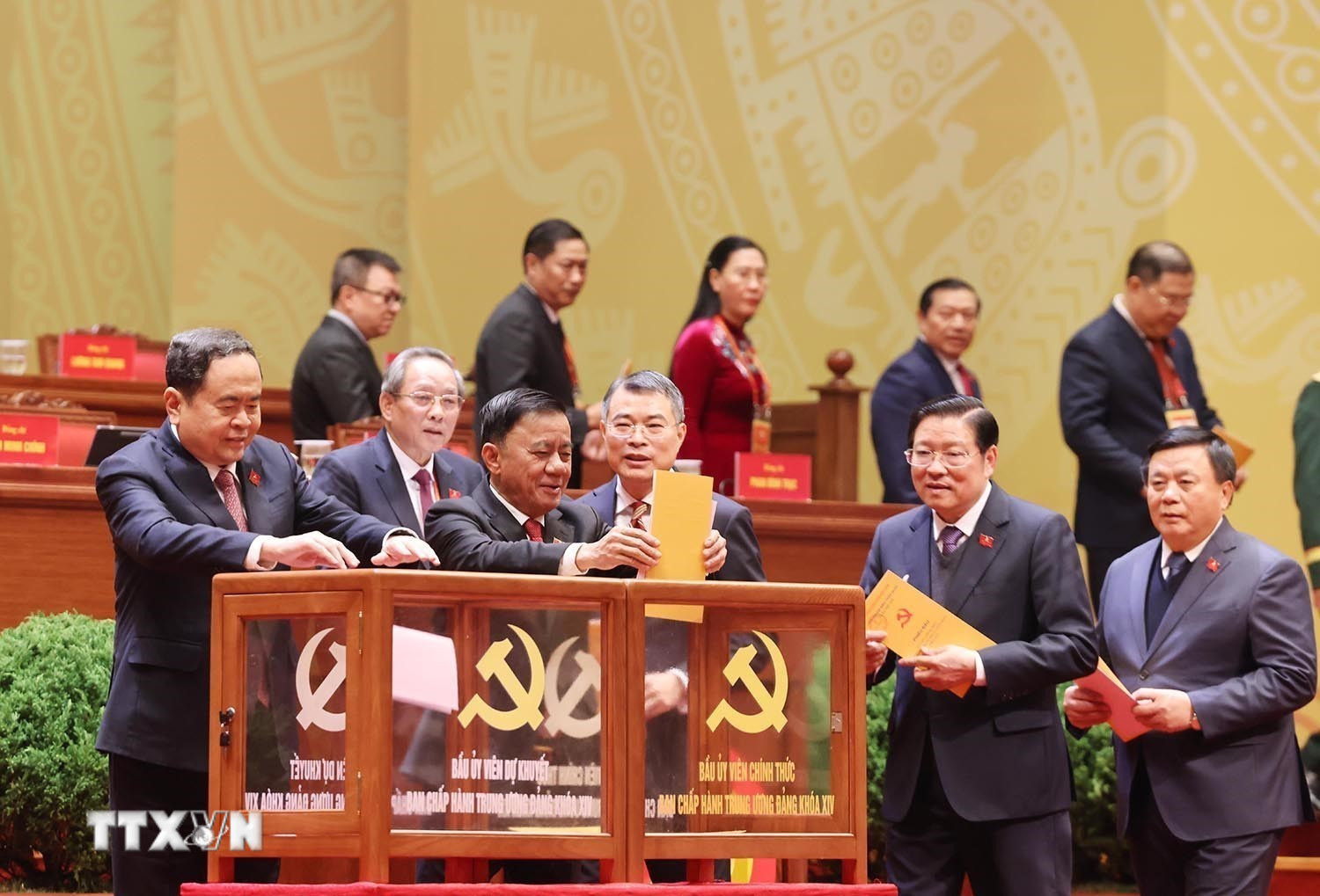 ttxvn-dai-hoi-xiv-cua-dang-bau-ban-chap-hanh-trung-uong-khoa-xiv-8546309.jpg