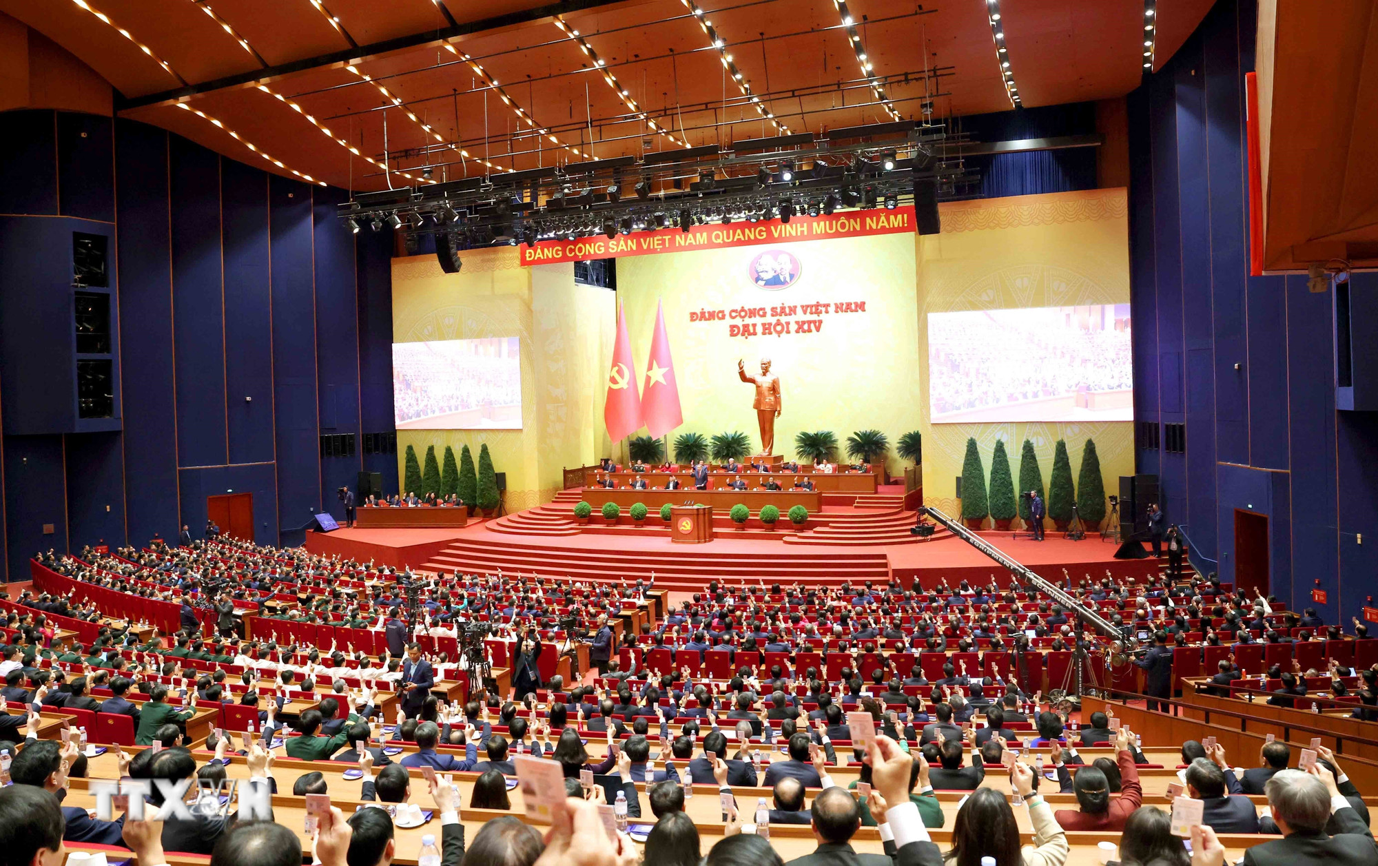 ttxvn-dai-hoi-xiv-cua-dang-bau-ban-chap-hanh-trung-uong-khoa-xiv-8546320.jpg