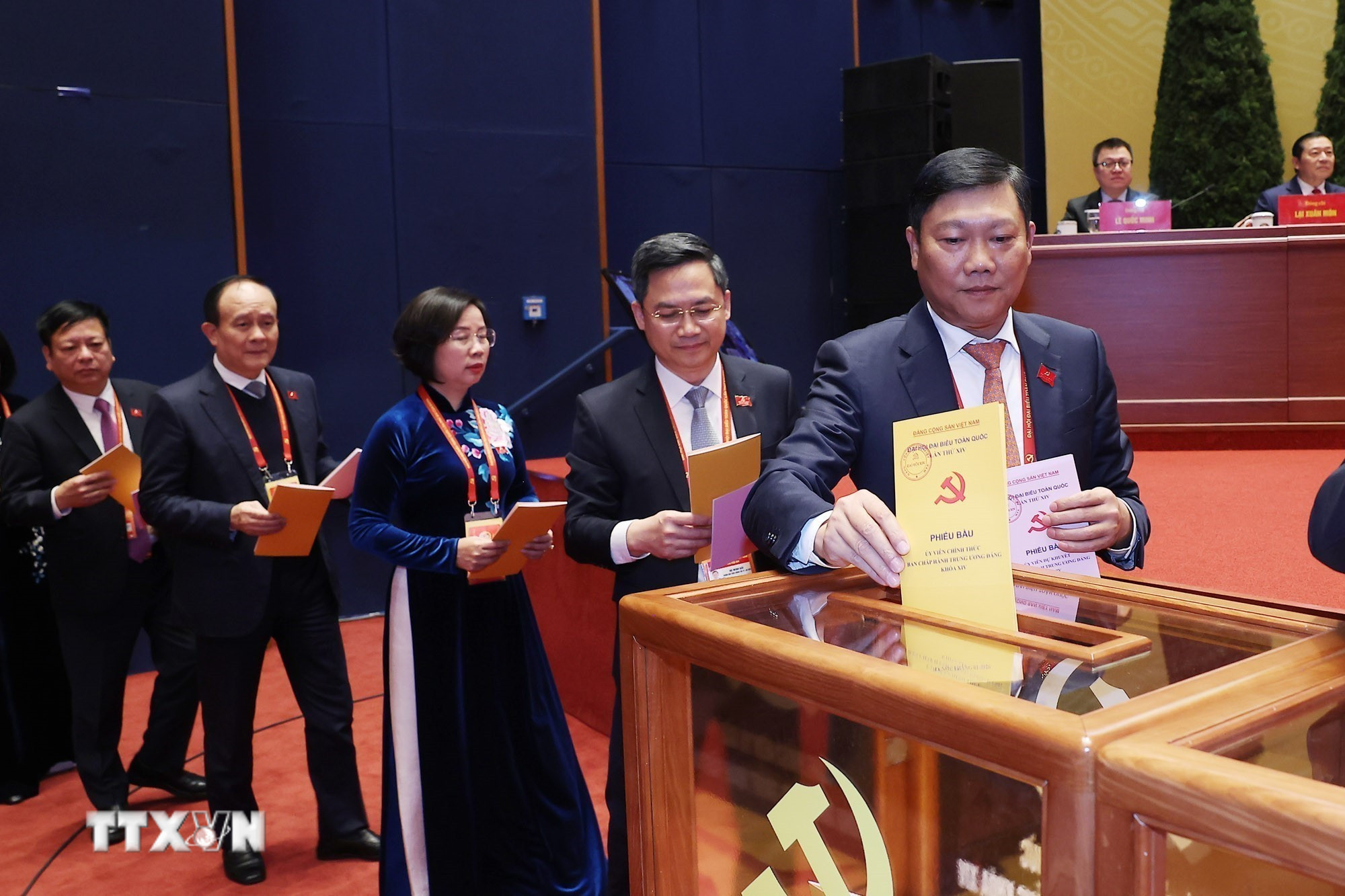 ttxvn-dai-hoi-xiv-cua-dang-bau-ban-chap-hanh-trung-uong-khoa-xiv-8546136-8.jpg