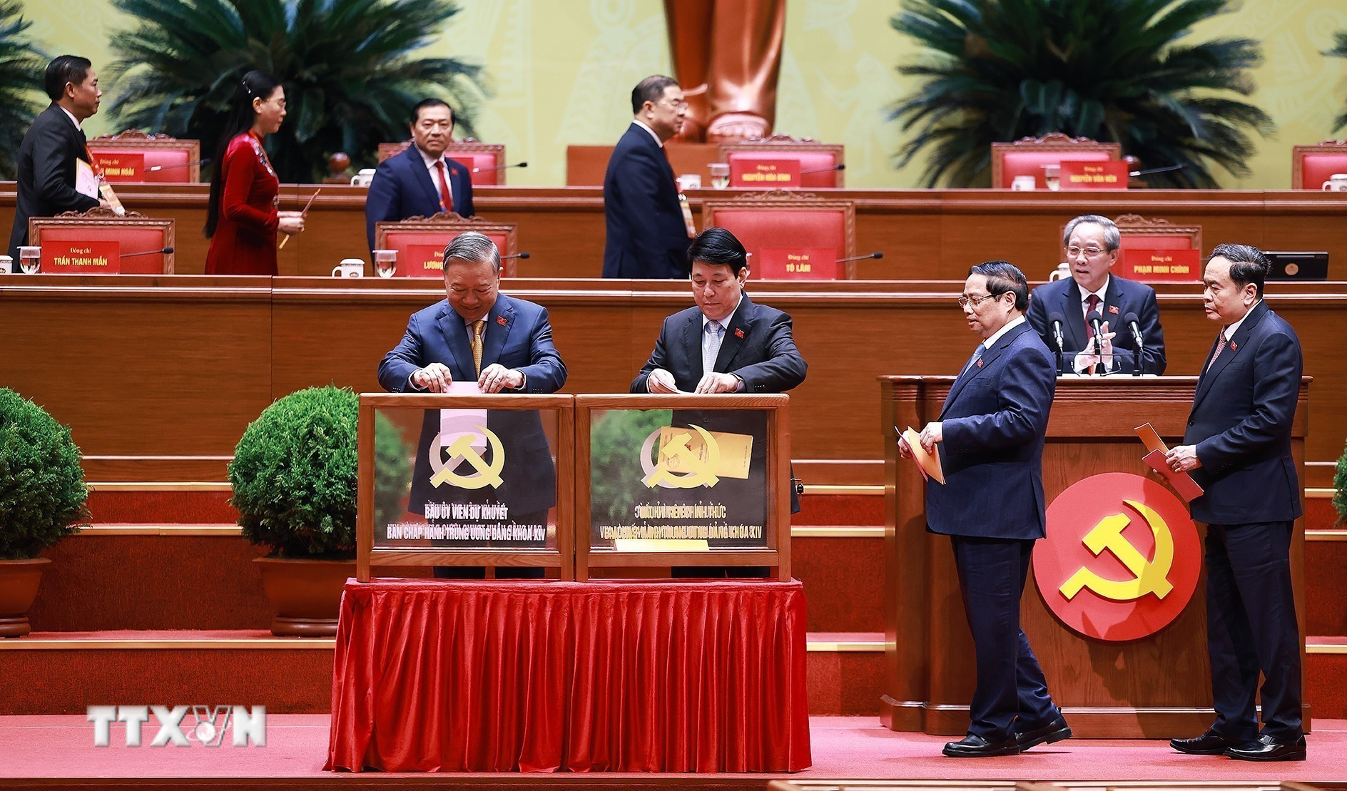 ttxvn-dai-hoi-xiv-cua-dang-bau-ban-chap-hanh-trung-uong-khoa-xiv-8546302-1.jpg