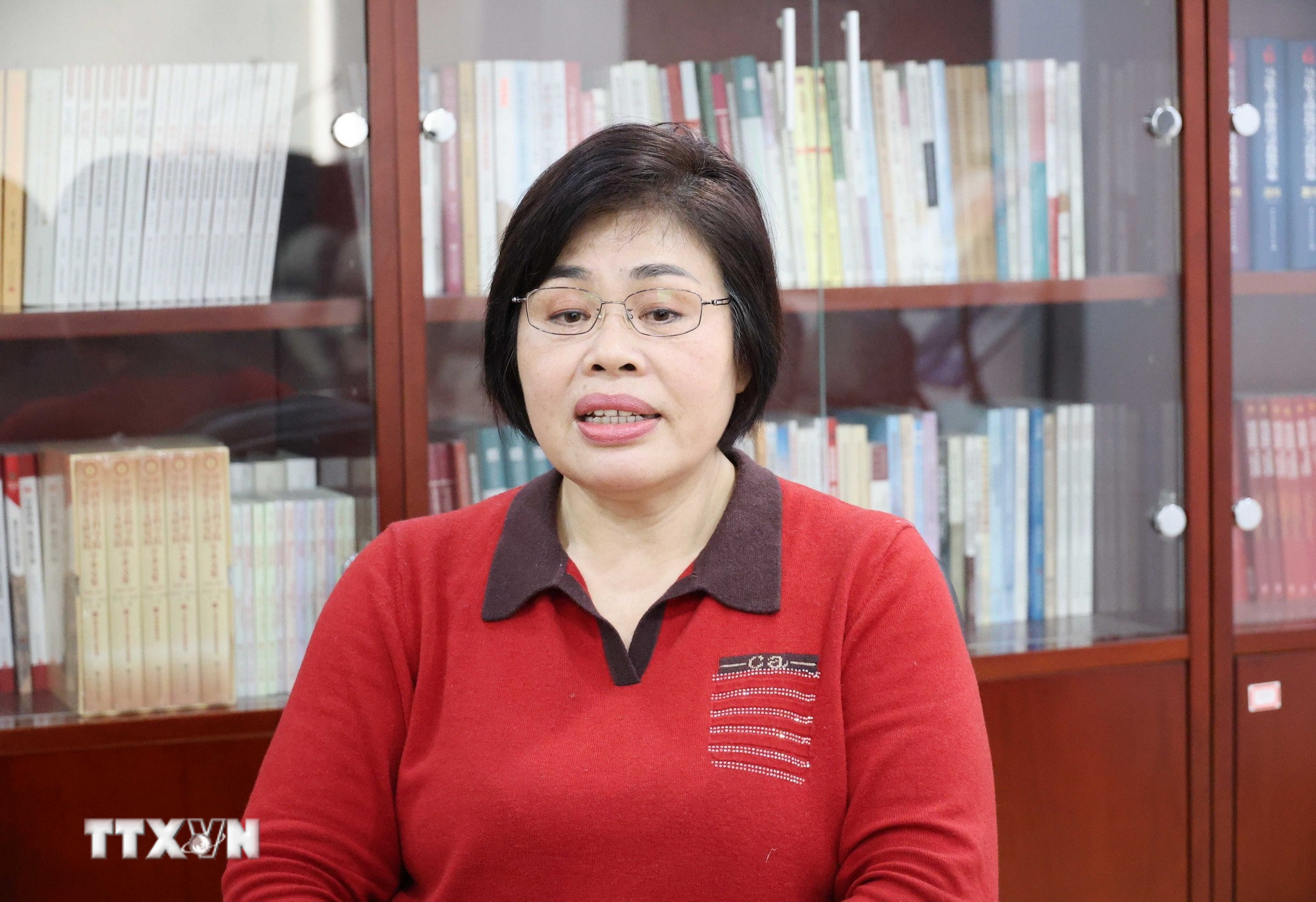 Bà Phan Kim Nga trả lời phỏng vấn phóng viên TTXVN tại Bắc Kinh. (Ảnh: Công Tuyên/TTXVN)