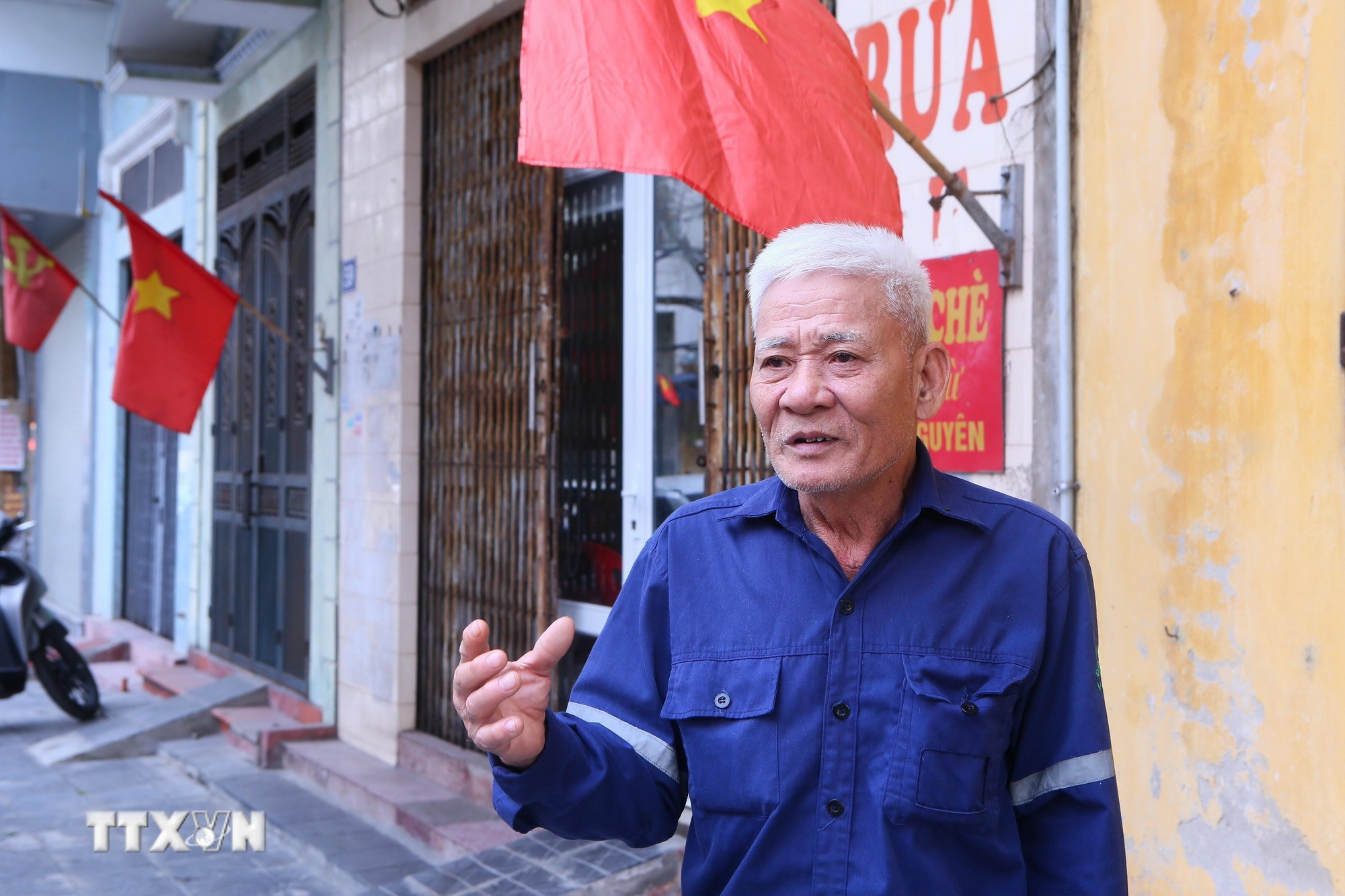 Ông Trần Văn An, Tổ trưởng Tổ dân phố Vị Hoàng 1, phường Nam Định, luôn dành trọn niềm tin tuyệt đối vào sự lãnh đạo của Đảng. (Ảnh: Công Luật/TTXVN)