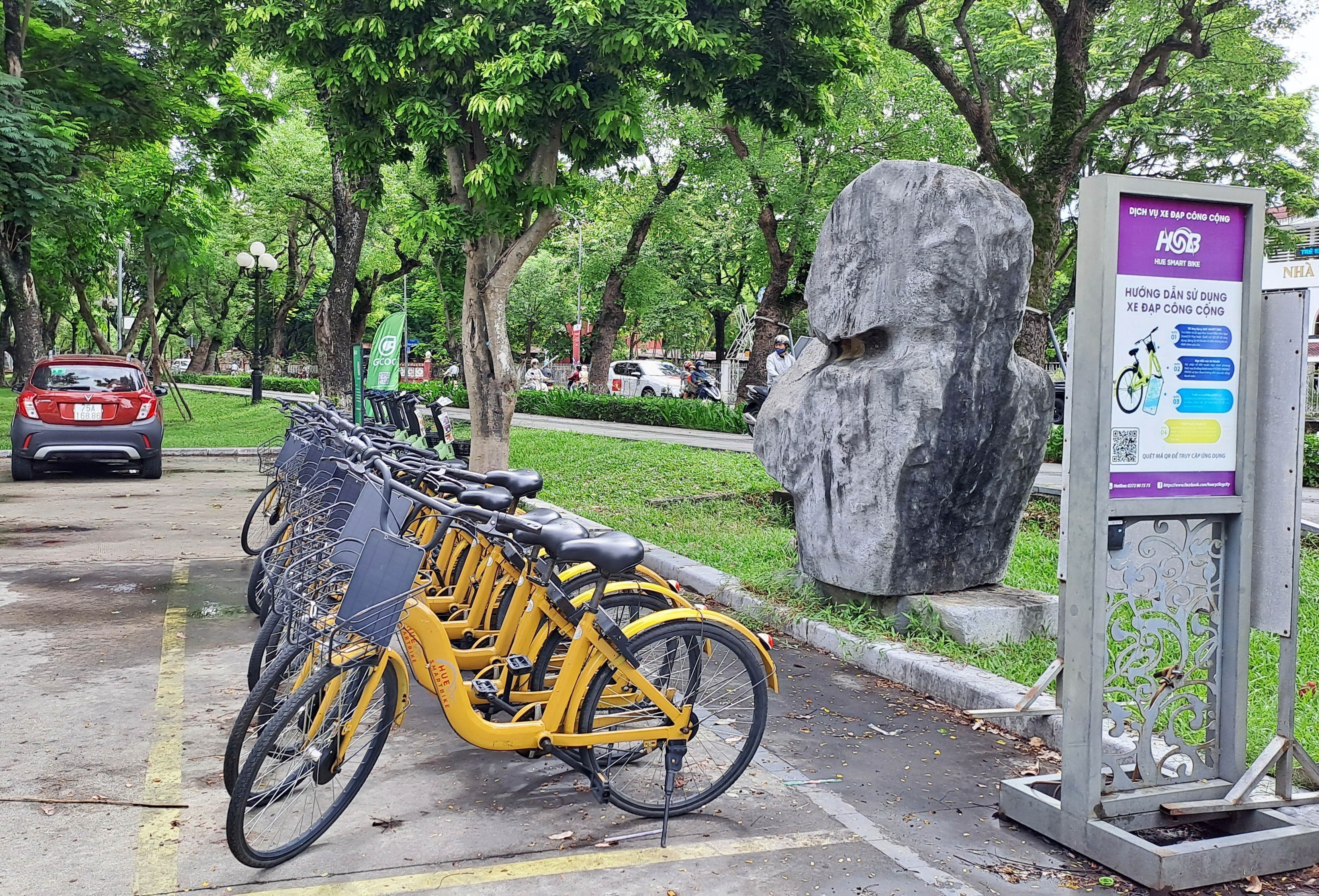 Bãi đỗ xe đạp phục vụ người dân và du khách. (Ảnh minh họa. Nguyên Lý/TTXVN)