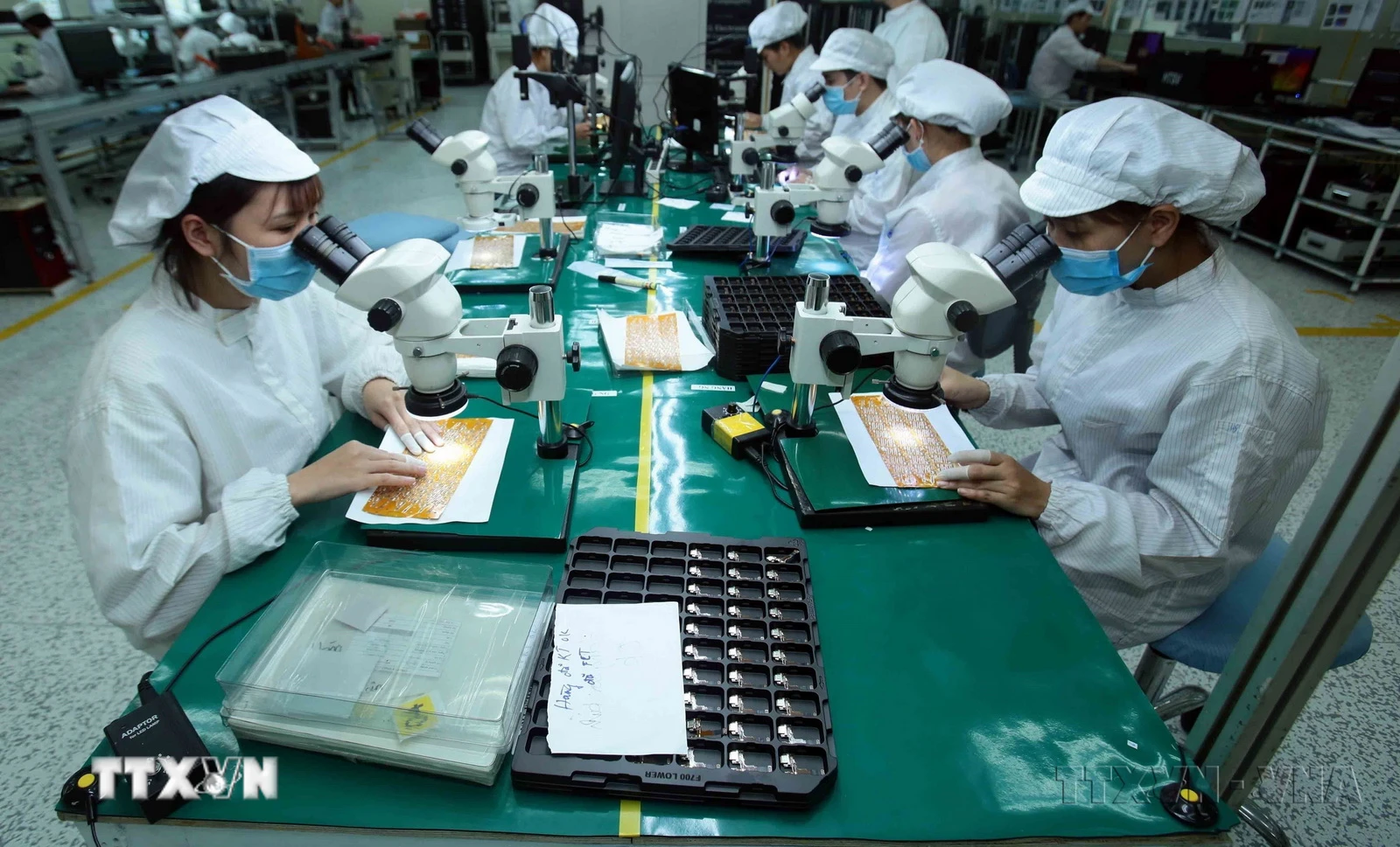 Sản xuất linh kiện điện tử. (Nguồn: TTXVN)