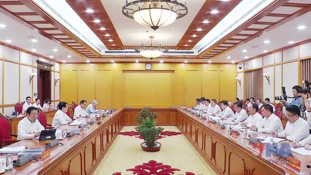 Chuẩn bị cho đại hội đảng bộ tỉnh Cà Mau và Hưng Yên