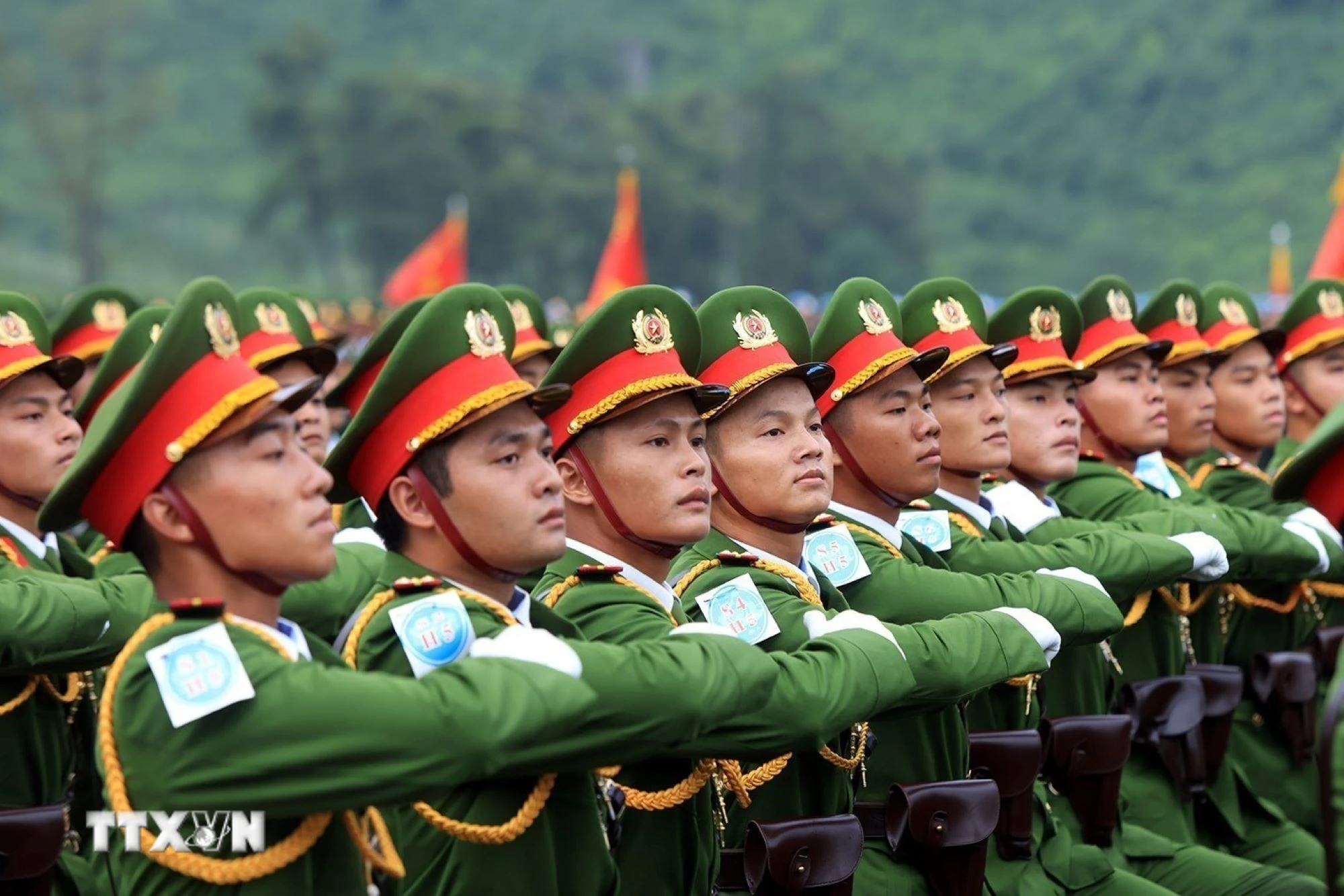 Khối chiến sỹ Công an nhân dân tham gia tổng hợp luyện lực lượng diễu binh, diễu hành thực hiện nhiệm vụ A80. (Ảnh: Tuấn Anh/TTXVN)