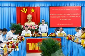 Chủ tịch Quốc hội Trần Thanh Mẫn làm việc với Ủy ban Bầu cử thành phố Cần Thơ. (Ảnh: Doãn Tấn/TTXVN)