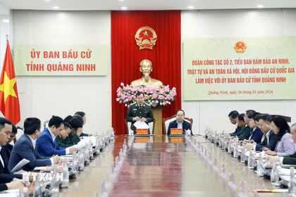 Đoàn công tác số 2 của Hội đồng bầu cử quốc gia làm việc với Ủy ban Bầu cử tỉnh Quảng Ninh. (Ảnh: TTXVN phát)