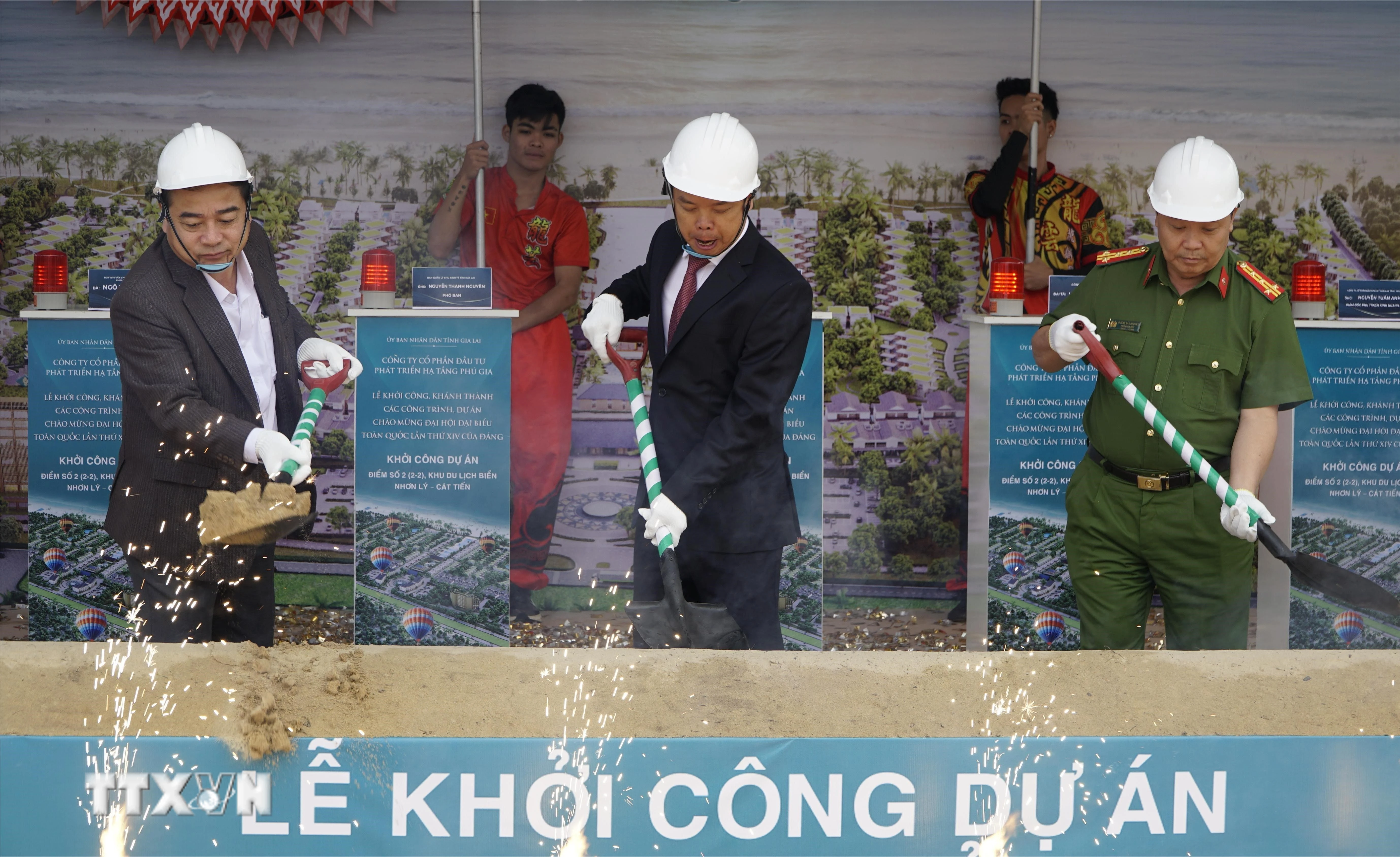 Sáng 19/12/2025, tỉnh Gia Lai tổ chức Lễ khởi công Dự án điểm số 2 (2-2) Khu du lịch biển Nhơn Lý-Cát Tiến thuộc Khu kinh tế Nhơn Hội, xã Ngô Mây. (Ảnh: Đình Quân/TTXVN)