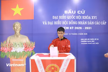 Về cơ sở vật chất, tổ công tác số 20 đã chuẩn bị điểm bầu cử rất khang trang. Buổi bỏ phiếu hôm nay diễn ra rất là ngăn nắp và nghiêm túc, để đảm bảo cho sinh viên được đi thực hiện quyền và nghĩa vụ của mình một cách đầy đủ nhất. (Ảnh: Vietnam+)