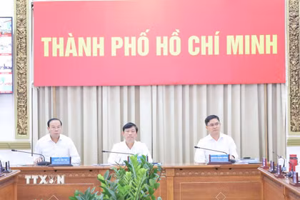 Ông Võ Văn Minh, Chủ tịch Hội đồng Nhân dân Thành phố Hồ Chí Minh, Chủ tịch Ủy ban Bầu cử Thành phố, chủ trì Hội nghị. (Ảnh: Hữu Duyên/TTXVN)