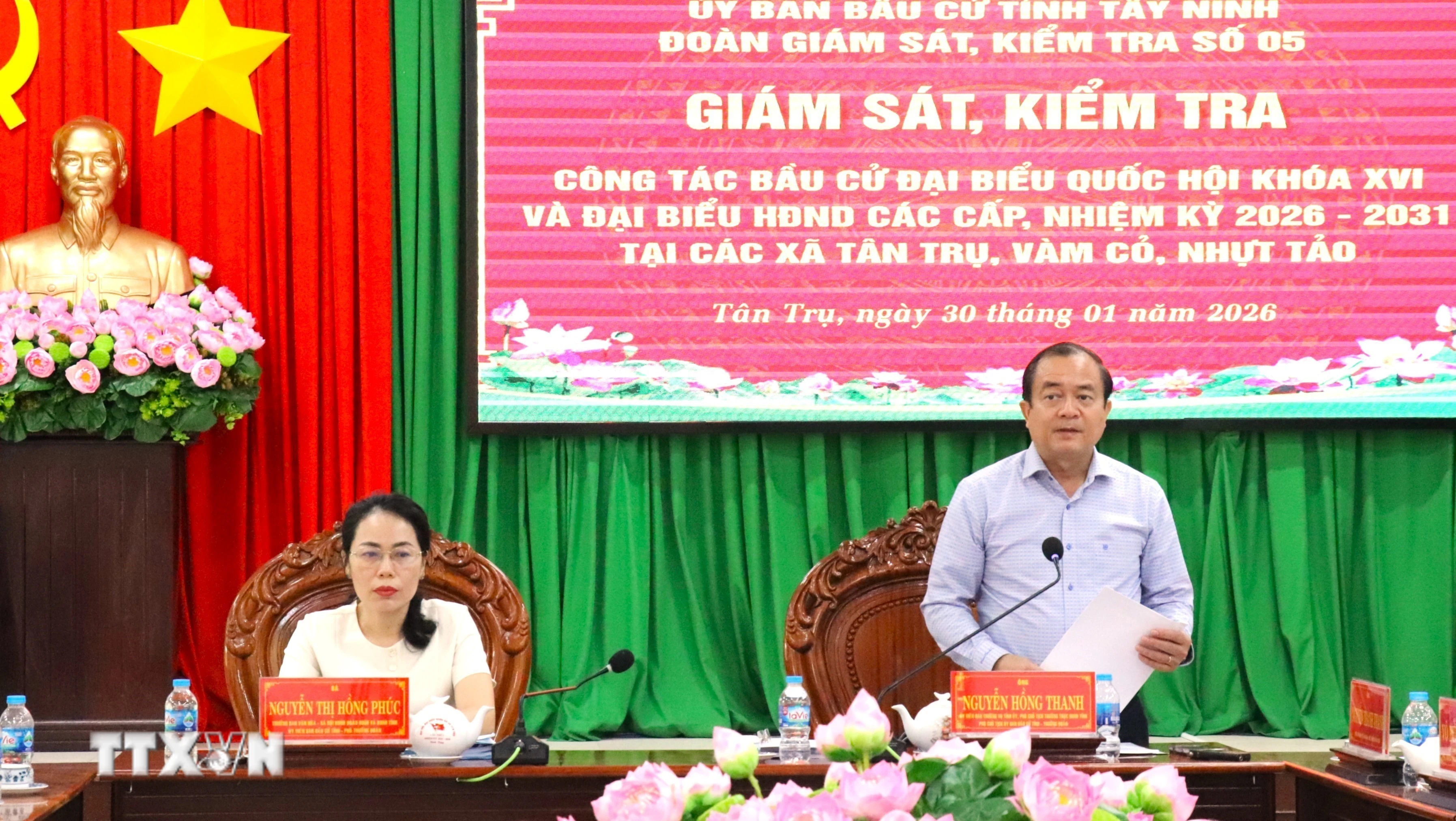 Ông Nguyễn Hồng Thanh, Phó Chủ tịch Thường trực UBND tỉnh, Phó Chủ tịch Ủy ban bầu cử tỉnh Tây Ninh, Trưởng đoàn giám sát, kiểm tra công tác bầu cử số 5 của tỉnh, phát biểu chỉ đạo. (Ảnh: Thanh Bình/TTXVN)