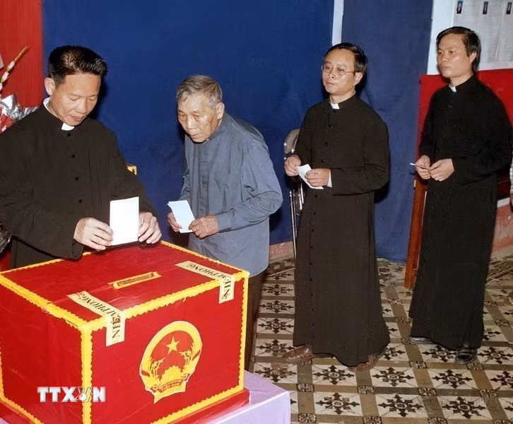 ttxvn-quoc-hoi-viet-nam-tap-trung-cao-nhat-tri-tue-y-chi-nguyen-vong-va-suc-manh-cua-nhan-dan-62.jpg