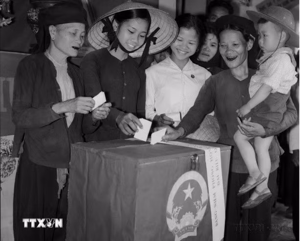 ttxvn-quoc-hoi-viet-nam-tap-trung-cao-nhat-tri-tue-y-chi-nguyen-vong-va-suc-manh-cua-nhan-dan-16.jpg