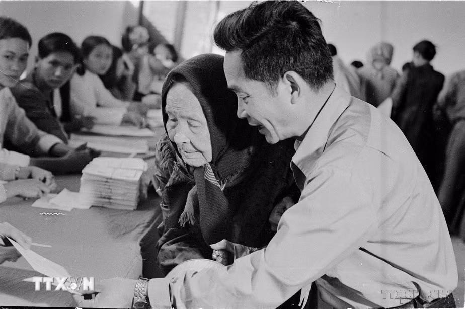 ttxvn-quoc-hoi-viet-nam-tap-trung-cao-nhat-tri-tue-y-chi-nguyen-vong-va-suc-manh-cua-nhan-dan-32.jpg
