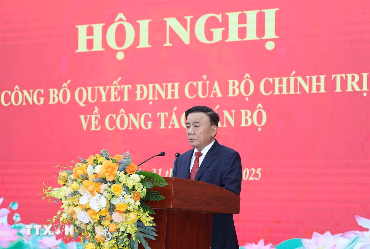 ttxvn-ong-duong-trung-y-giu-chuc-tong-bien-tap-tap-chi-cong-san-1.jpg