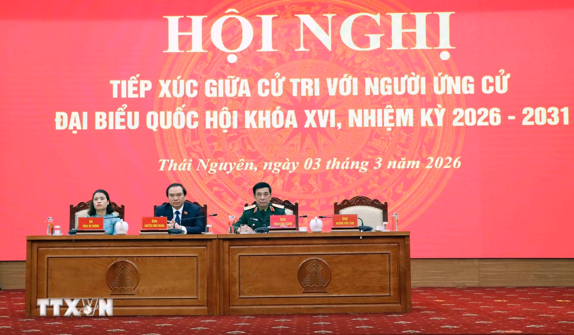 ttxvn-dai-tuong-phan-van-giang-tiep-xuc-cu-tri-2.jpg