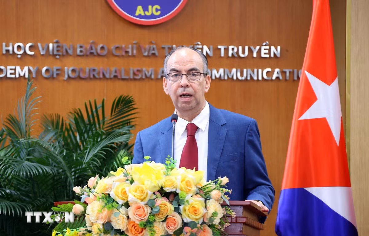 ttxvn-nha-bao-viet-nam-tai-cuba-4.jpg