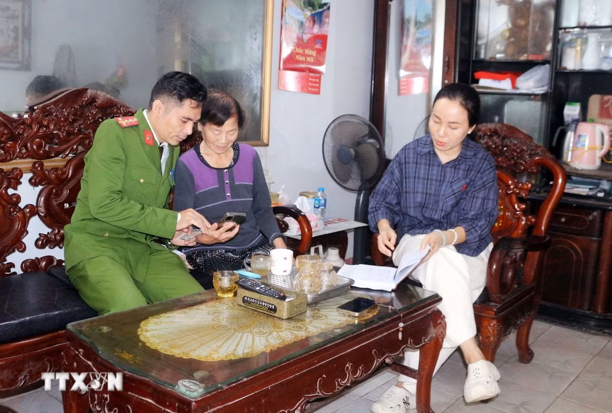 ttxvn-gop-y-van-kien-dai-hoi-dang-2.jpg