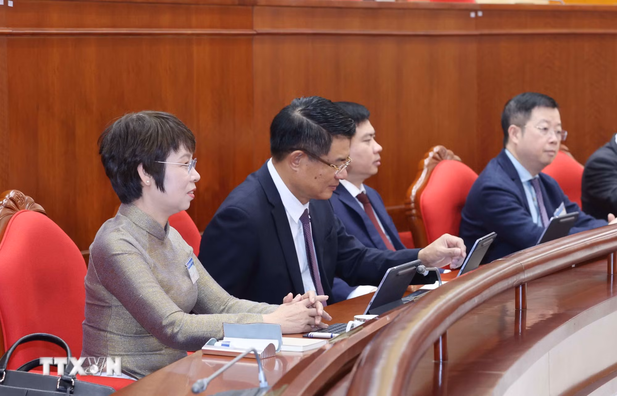 ttxvn-hoi-nghi-trung-uong-15-3.jpg