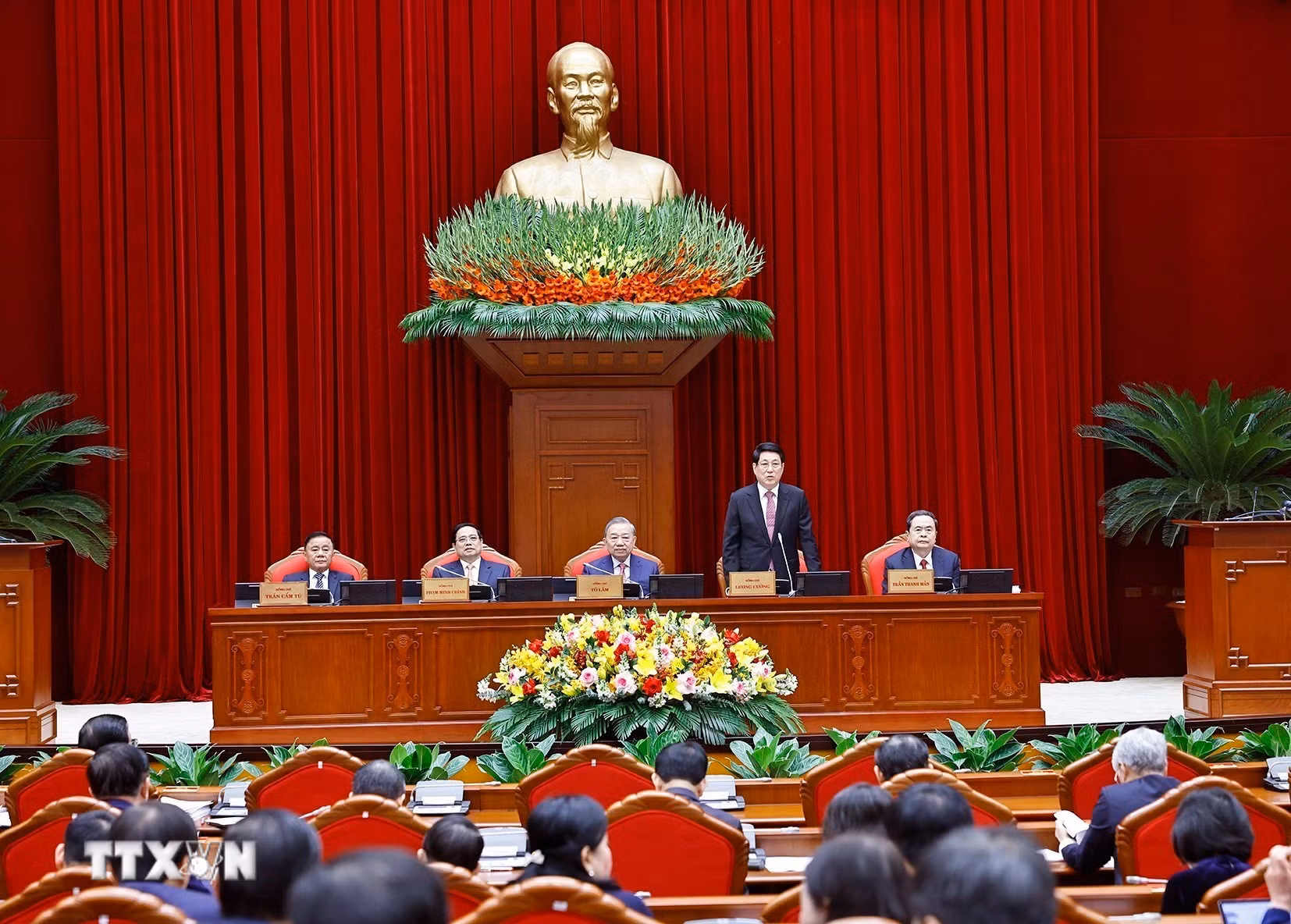 ttxvn-hoi-nghi-trung-uong-15-7.jpg
