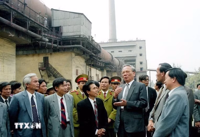ttxvn-dai-hoi-lan-thu-vii-cua-dang-4.jpg