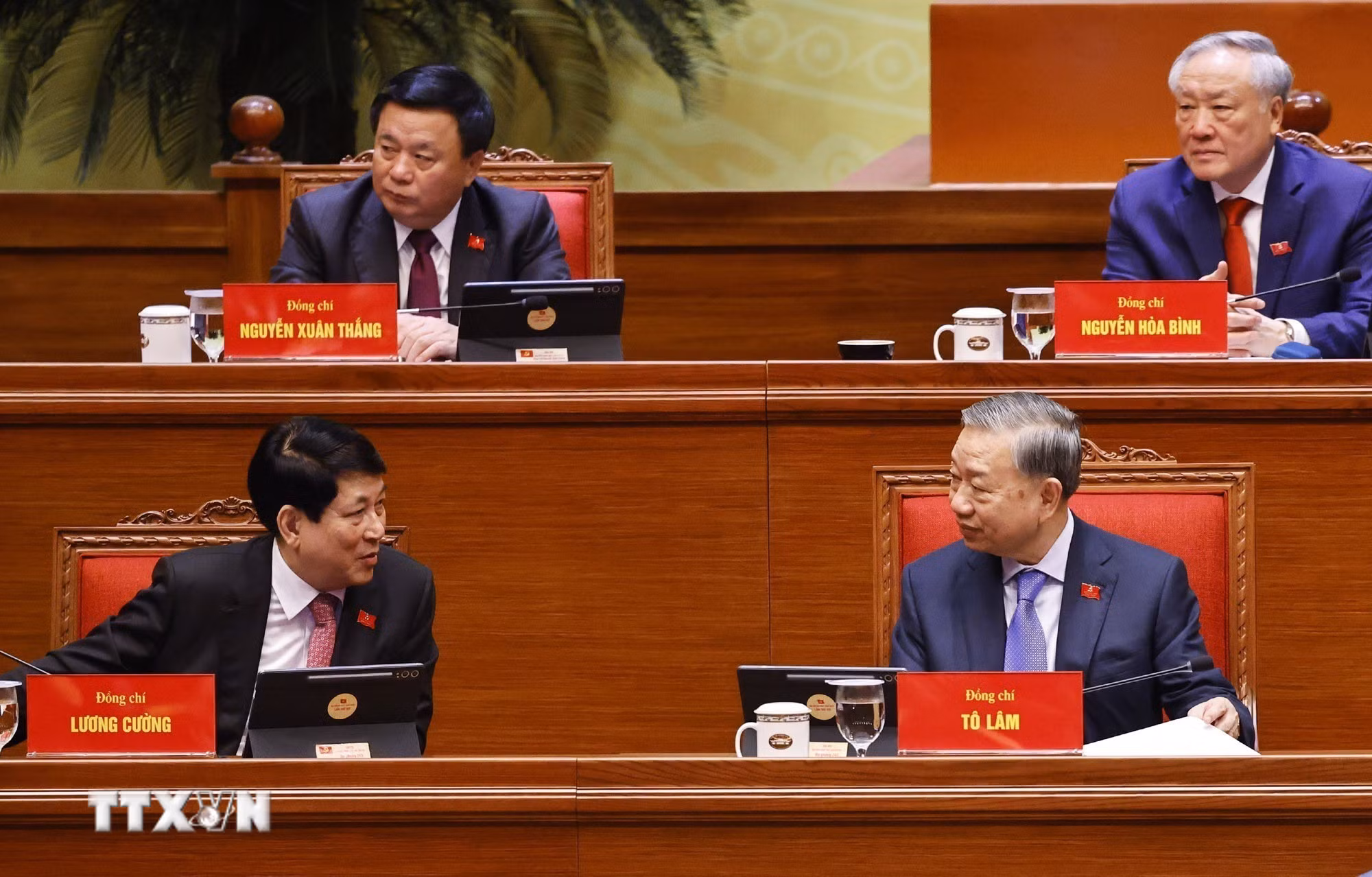 ttxvn-dai-hoi-dang-xiv-phien-thao-luan-tai-hoi-truong-ve-cac-van-kien-dai-hoi-42.jpg