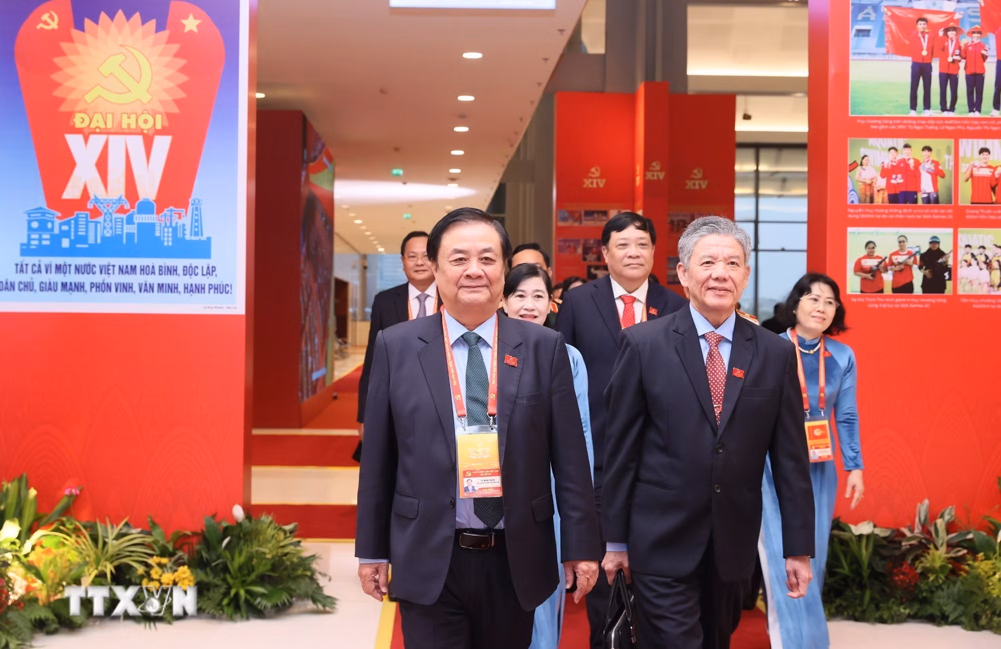 ttxvn-dai-hoi-dang-xiv-phien-thao-luan-tai-hoi-truong-ve-cac-van-kien-dai-hoi-9.jpg