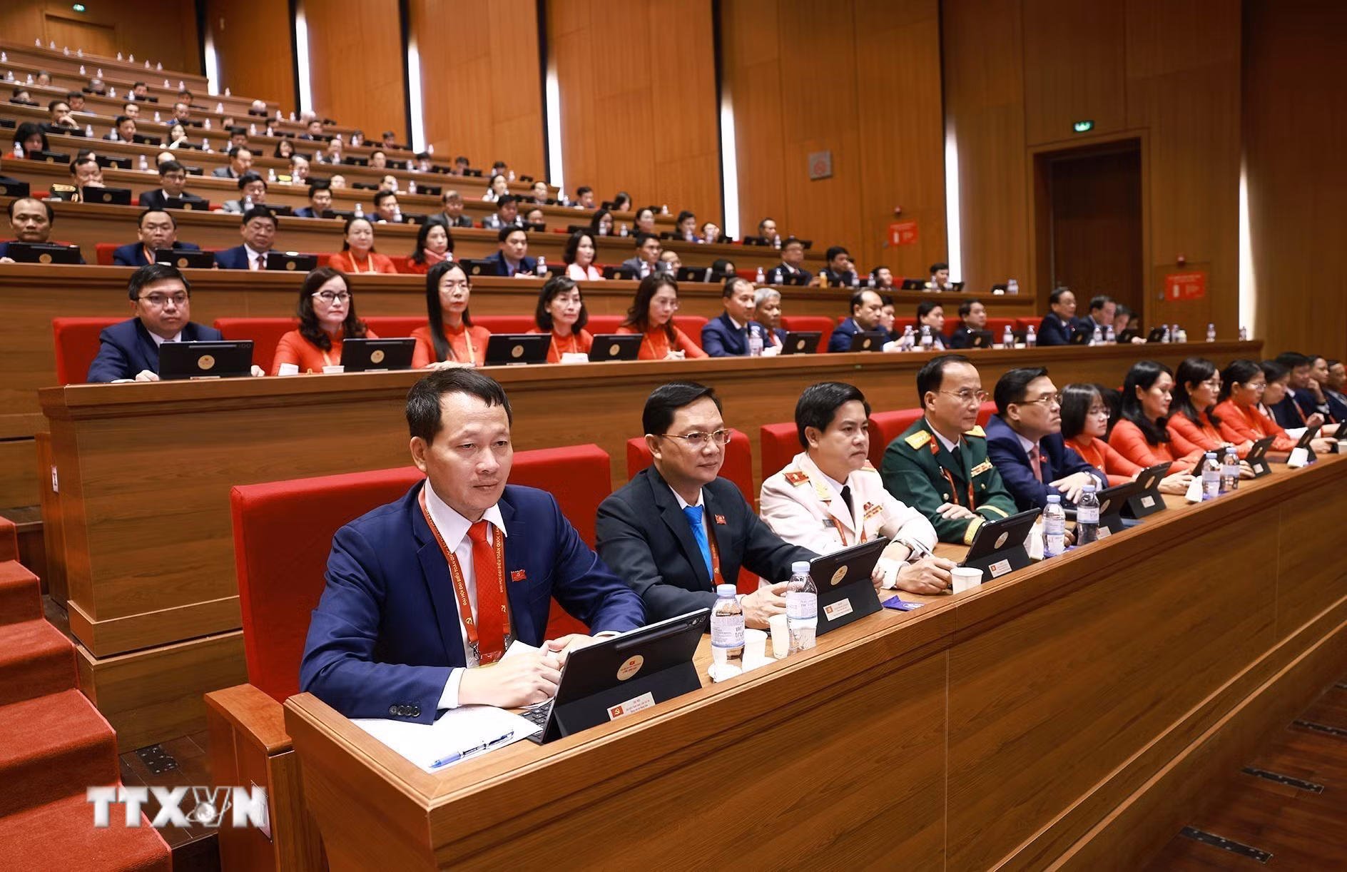 ttxvn-dai-hoi-dang-xiv-phien-thao-luan-tai-hoi-truong-ve-cac-van-kien-dai-hoi-40.jpg