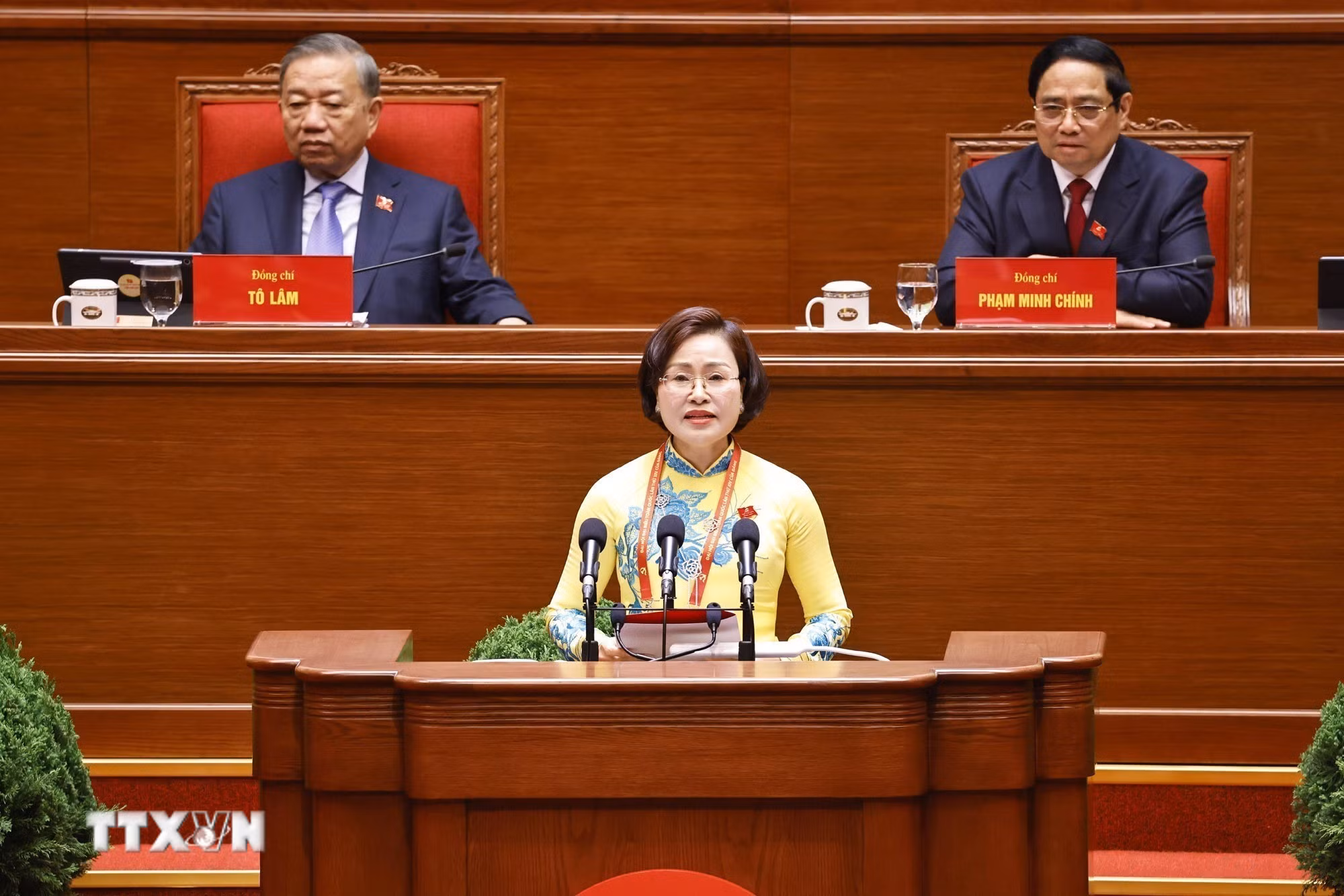 ttxvn-dai-hoi-dang-xiv-phien-thao-luan-tai-hoi-truong-ve-cac-van-kien-dai-hoi-48.jpg