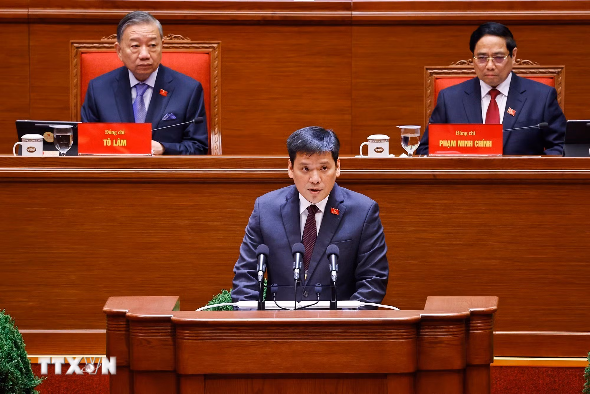 ttxvn-dai-hoi-dang-xiv-phien-thao-luan-tai-hoi-truong-ve-cac-van-kien-dai-hoi-41.jpg