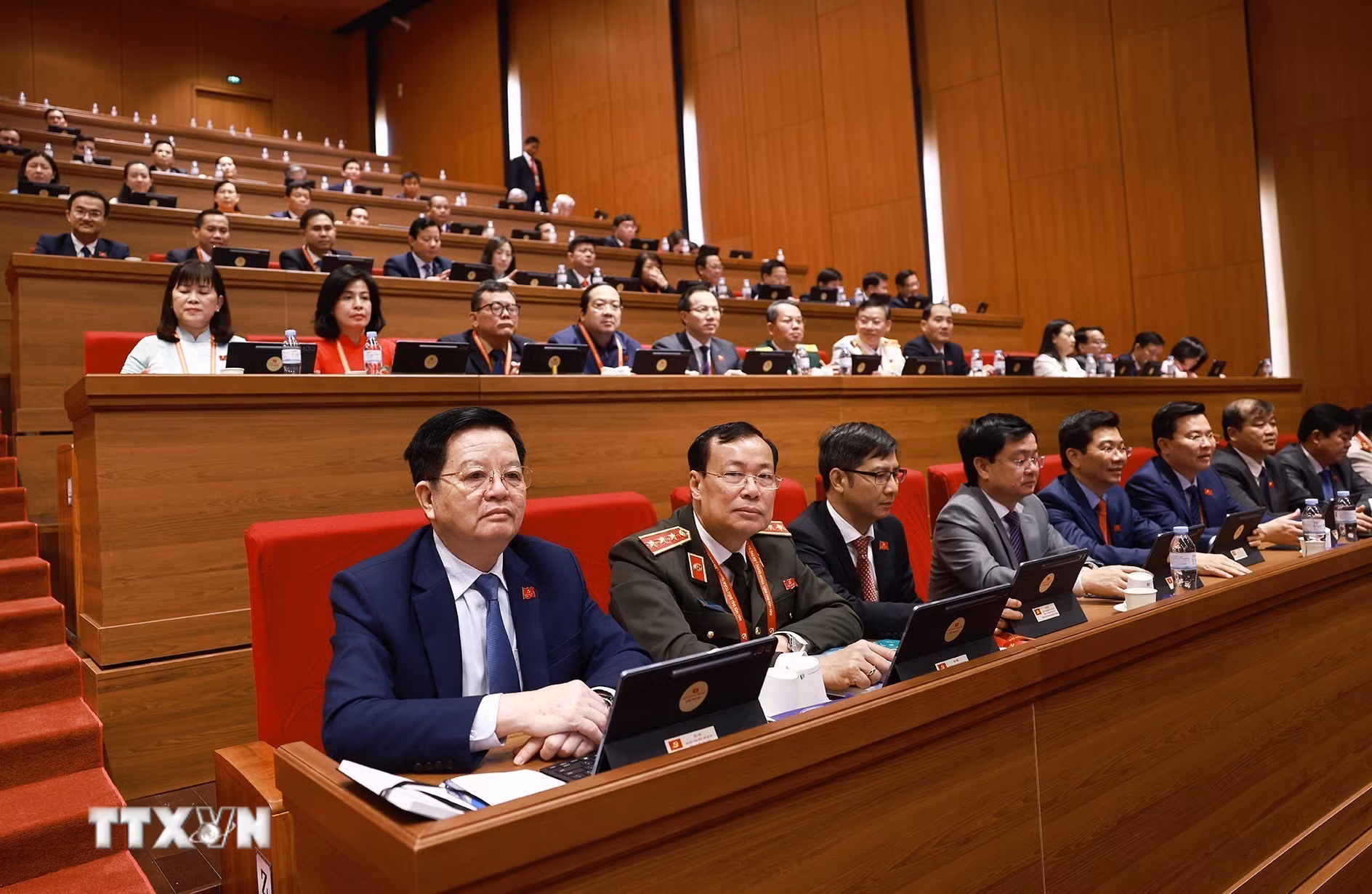 ttxvn-dai-hoi-dang-xiv-phien-thao-luan-tai-hoi-truong-ve-cac-van-kien-dai-hoi-39.jpg
