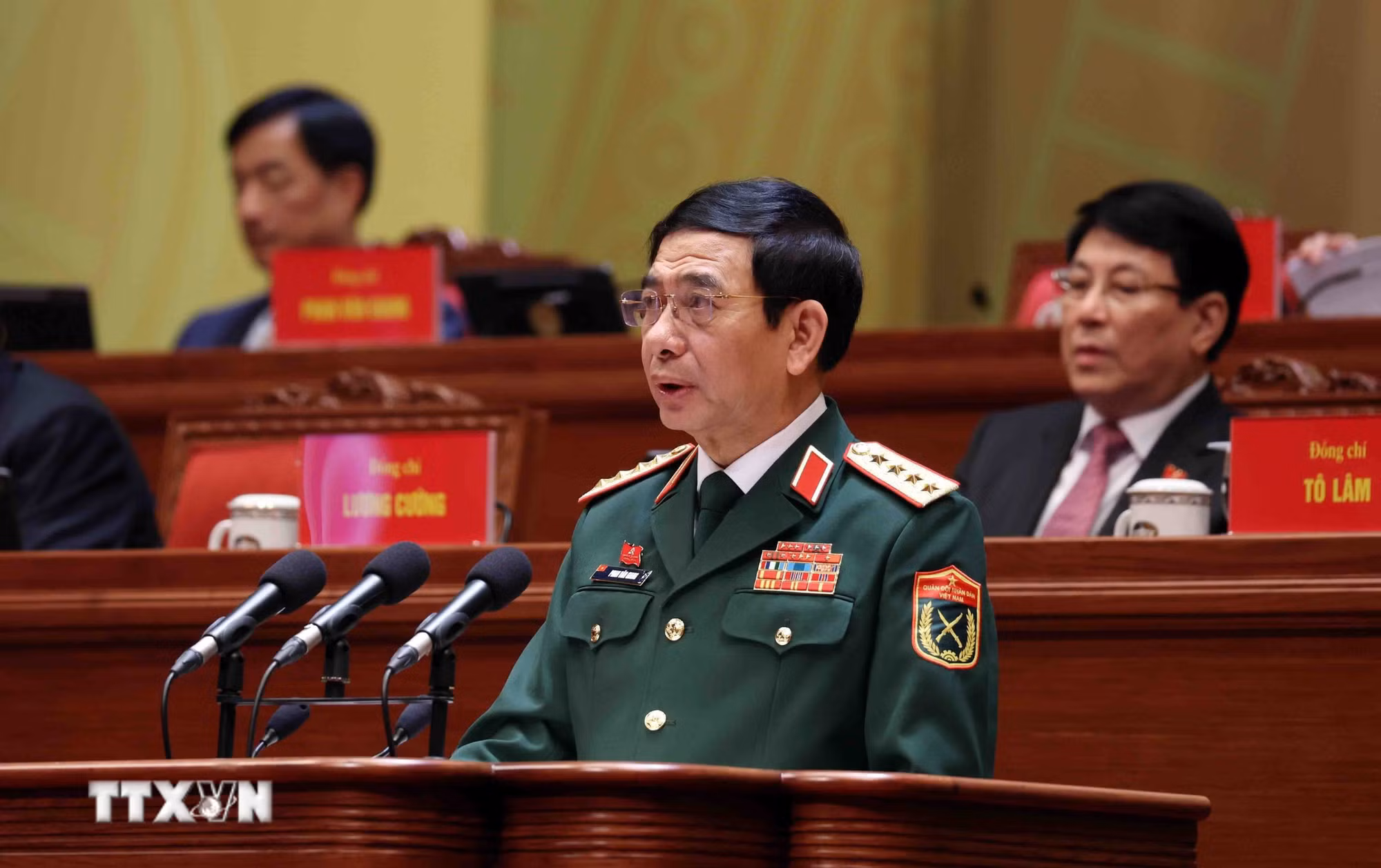 ttxvn-dai-hoi-dang-xiv-phien-thao-luan-tai-hoi-truong-ve-cac-van-kien-dai-hoi-16.jpg