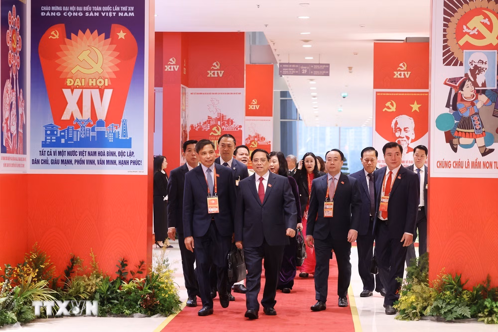 ttxvn-dai-hoi-dang-xiv-phien-thao-luan-tai-hoi-truong-ve-cac-van-kien-dai-hoi-19.jpg