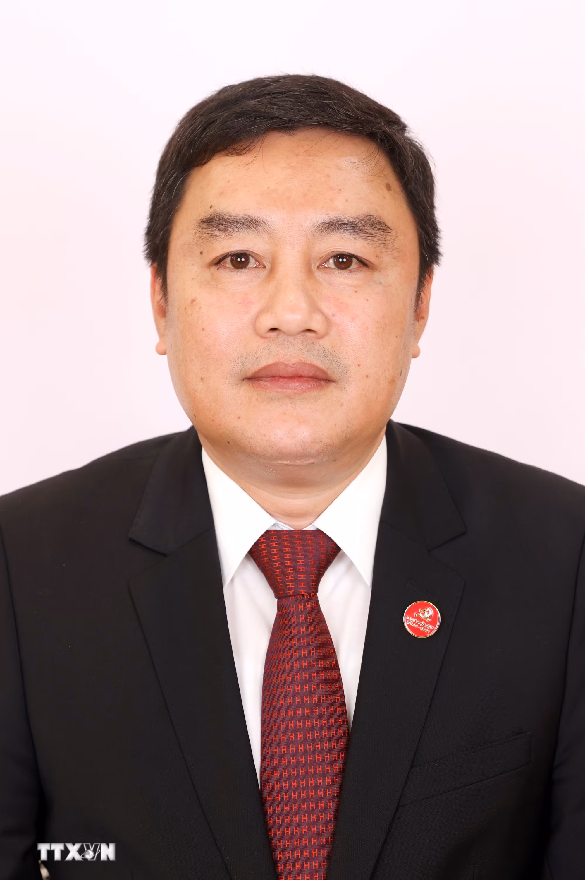 ttxvn-danh-sach-180-uy-vien-chinh-thuc-ban-chap-hanh-trung-uong-dang-khoa-xiv-38.jpg