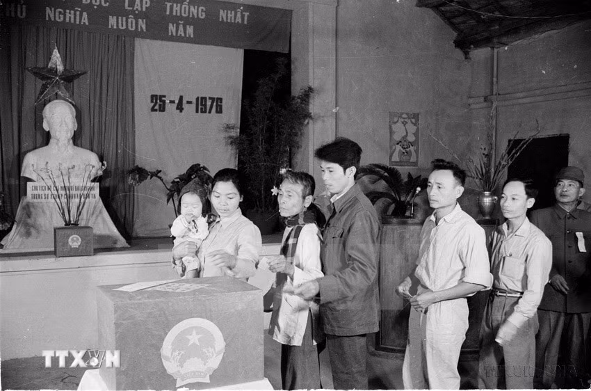 ttxvn-dang-lanh-dao-tien-hanh-cach-mang-xhcn.jpg
