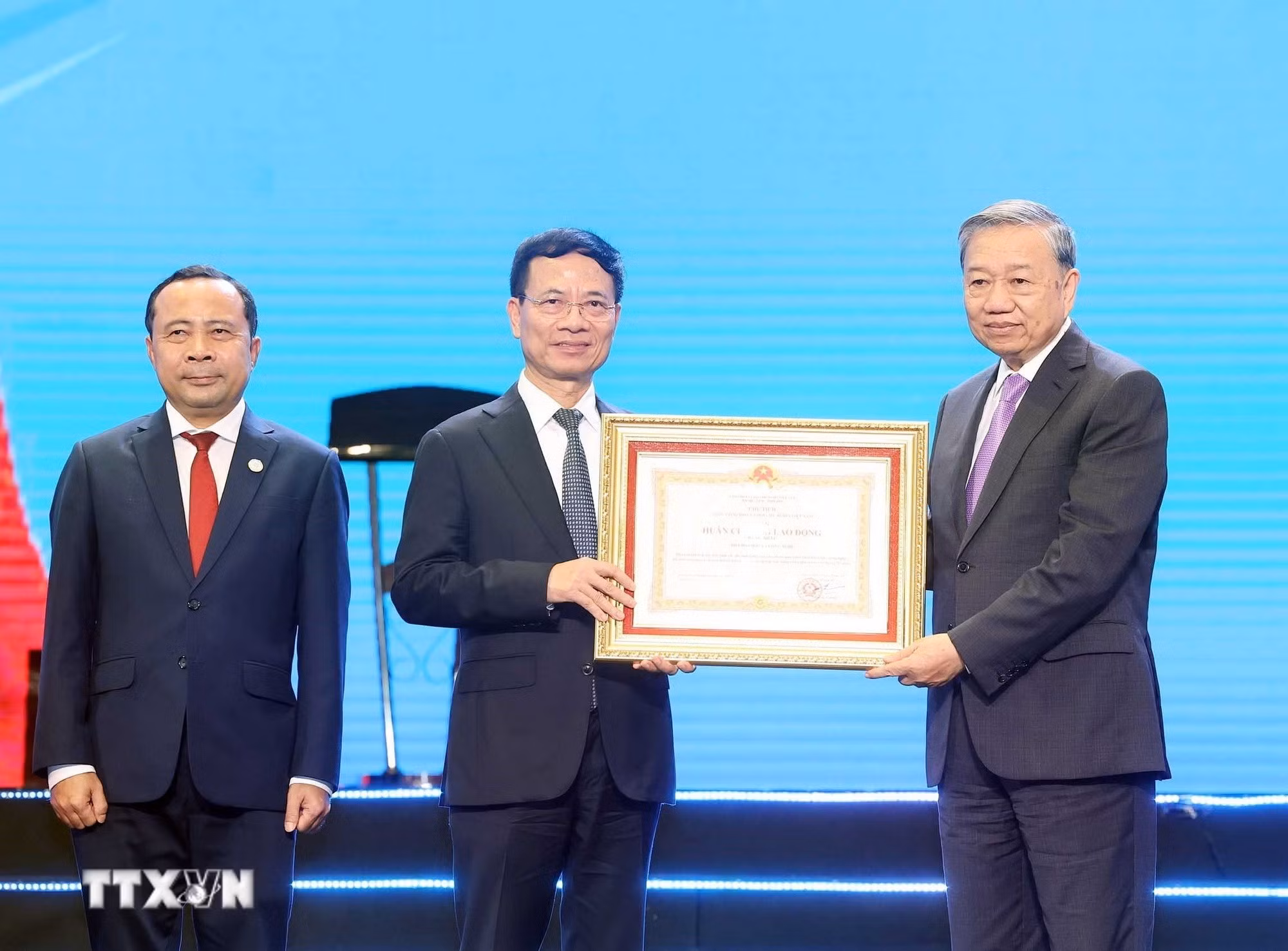 ttxvn-tong-bi-thu-nganh-buu-chinh-vien-thong-10.jpg