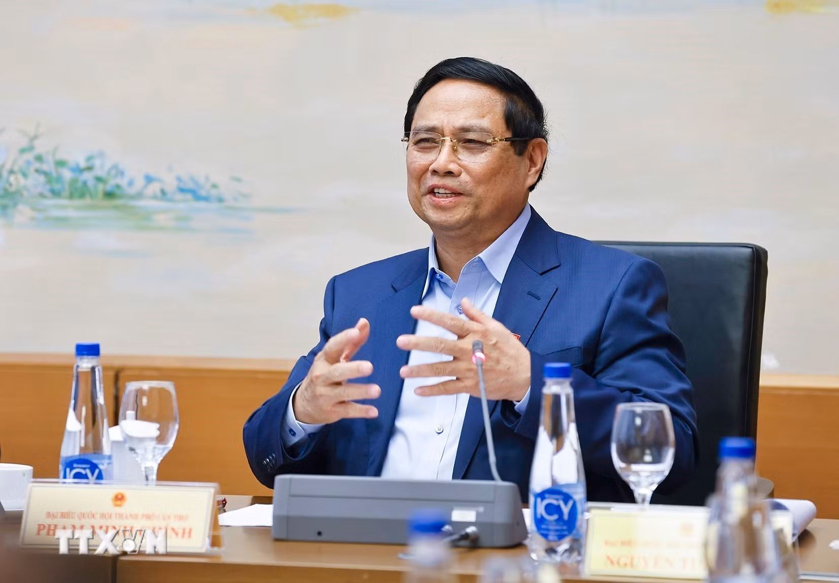 ttxvn-quoc-hoi-thao-luan-o-to-ve-du-thao-cac-van-kien-trinh-dai-hoi-xiv-3.jpg