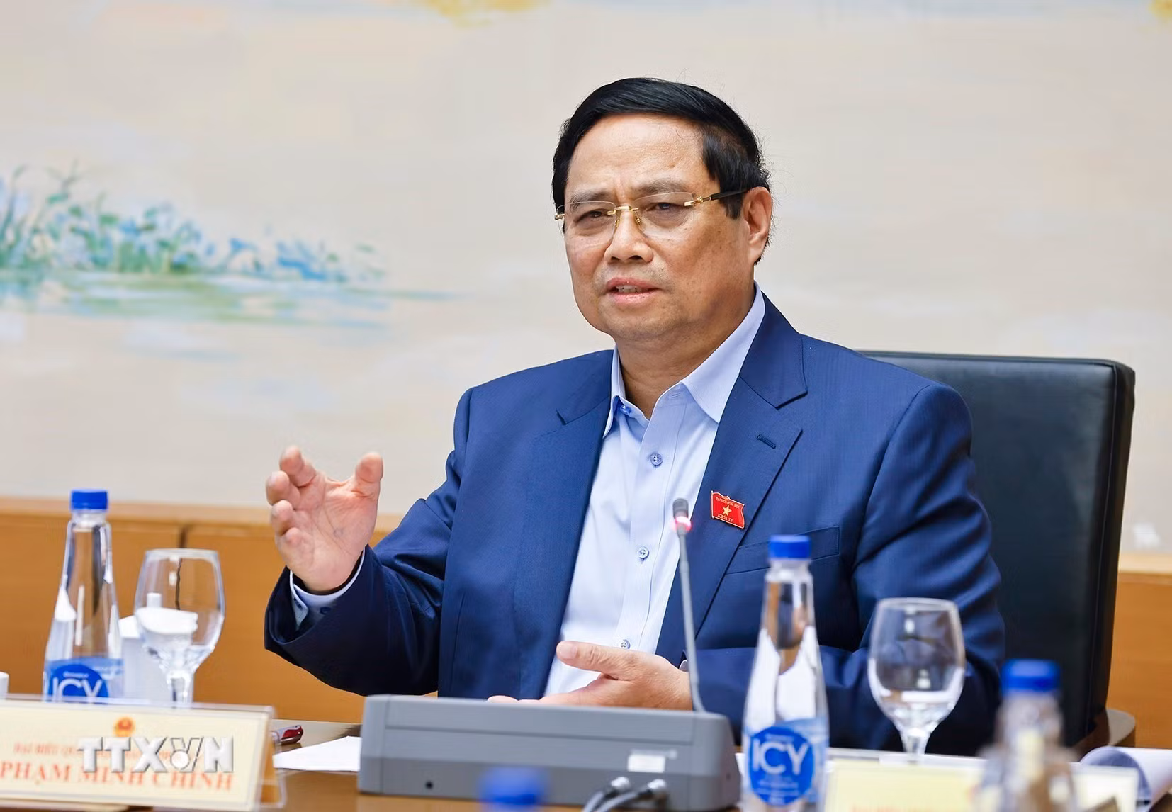 ttxvn-quoc-hoi-thao-luan-o-to-ve-du-thao-cac-van-kien-trinh-dai-hoi-xiv-7.jpg