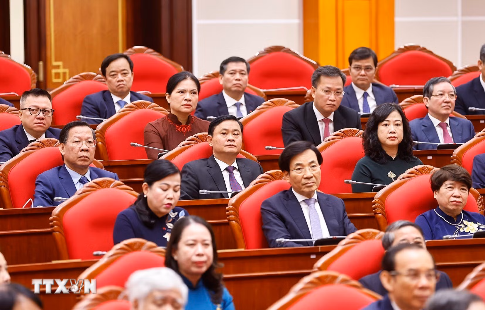 ttxvn-be-mac-ban-chap-hanh-trung-uong-dang-13-14.jpg