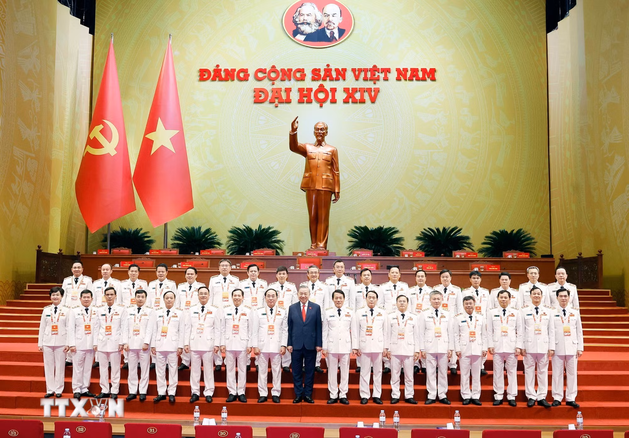 ttxvn-dai-hoi-xiv-cua-dang-bau-ban-chap-hanh-trung-uong-khoa-xiv-anh-2.jpg
