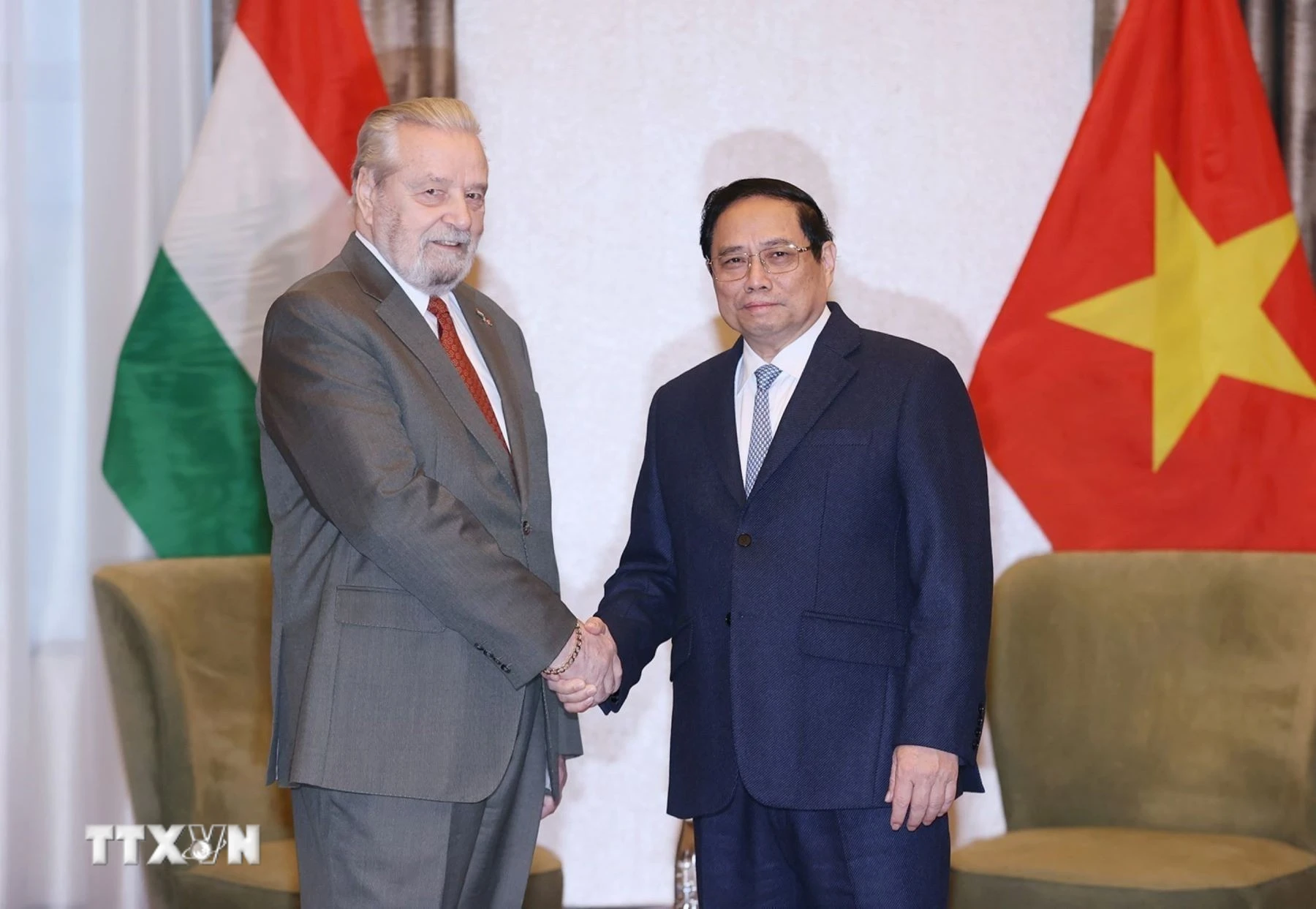 Thủ tướng Phạm Minh Chính tiếp Chủ tịch Hội hữu nghị Hungary-Việt Nam Botz László, nhân chuyến thăm chính thức Hungary vào tháng 1/2024. (Ảnh: Dương Giang/TTXVN)