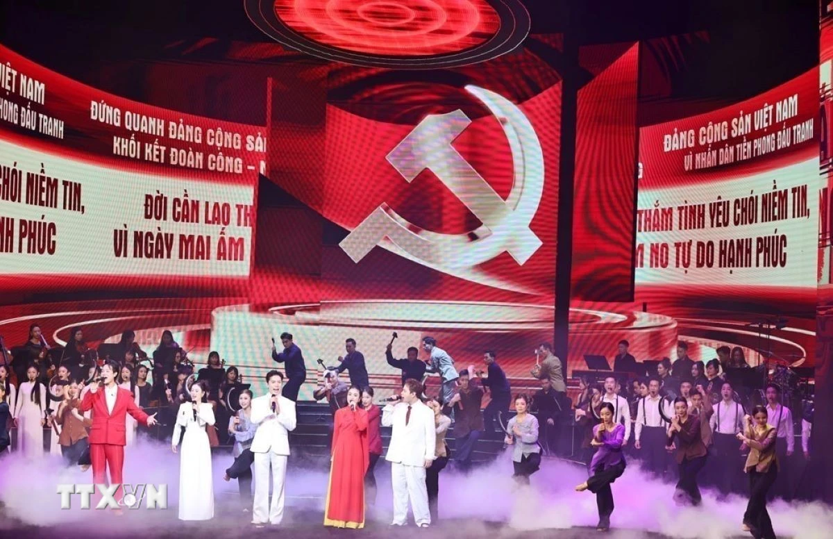 Tiết mục biểu diễn tại Chương trình hòa nhạc chính luận nghệ thuật đặc biệt “Mãi mãi niềm tin theo Đảng.” (Ảnh: Minh Đức/TTXVN)