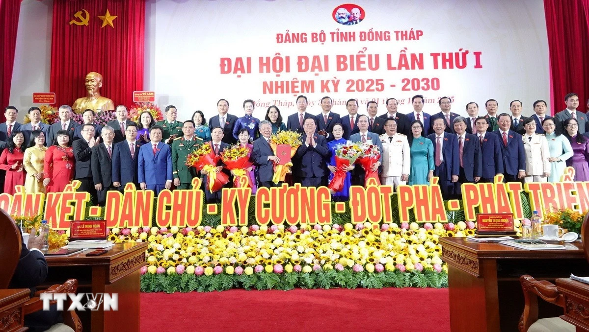 Ban Chấp hành Đảng bộ tỉnh Đồng Tháp nhiệm kỳ 2025-2030. (Ảnh: Hữu Chí/TTXVN)