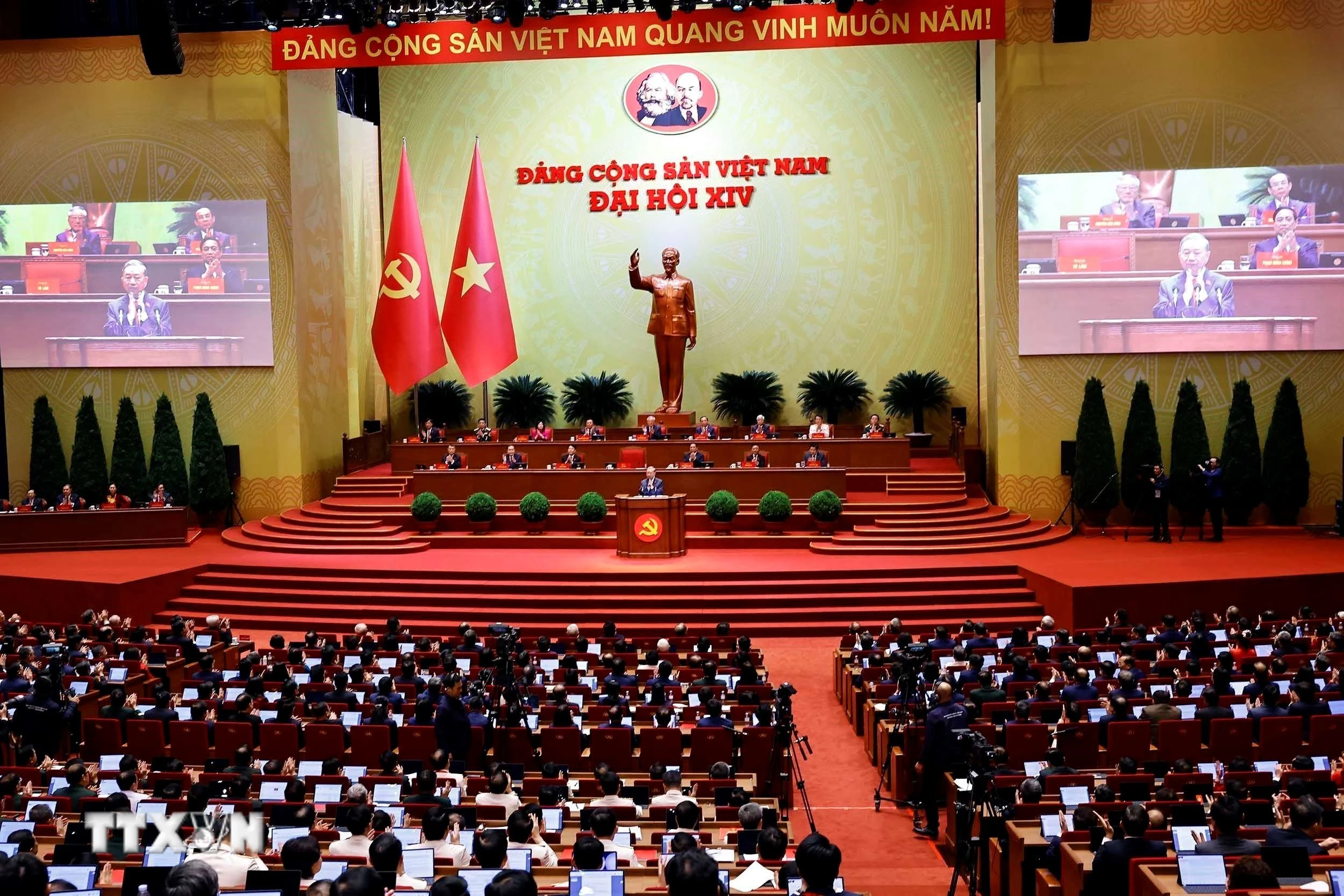 Toàn cảnh phiên khai mạc Đại hội XIV của Đảng. (Ảnh: TTXVN)