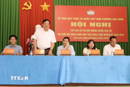 Ông Phạm Thành Ngại - Chủ tịch Ủy ban Nhân dân tỉnh Đồng Tháp phát biểu trong buổi tiếp xúc cử tri. (Ảnh: Hồng Nhung/TTXVN)