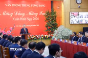 Tổng Bí thư Tô Lâm chúc Tết cán bộ, công chức, viên chức, người lao động Văn phòng Trung ương Đảng. (Ảnh: Thống Nhất/TTXVN)