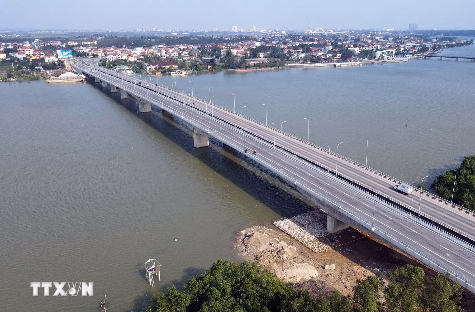 ttxvn-2603-cau-quan-hau-quang-tri.jpg