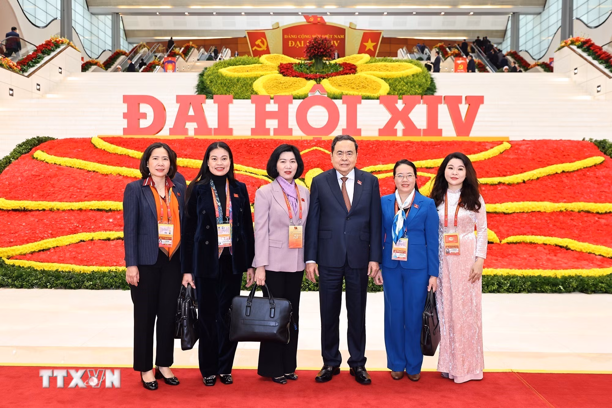ttxvn-2101-thao-luan-hoi-truong-van-kien-dai-hoi-dang-14.jpg