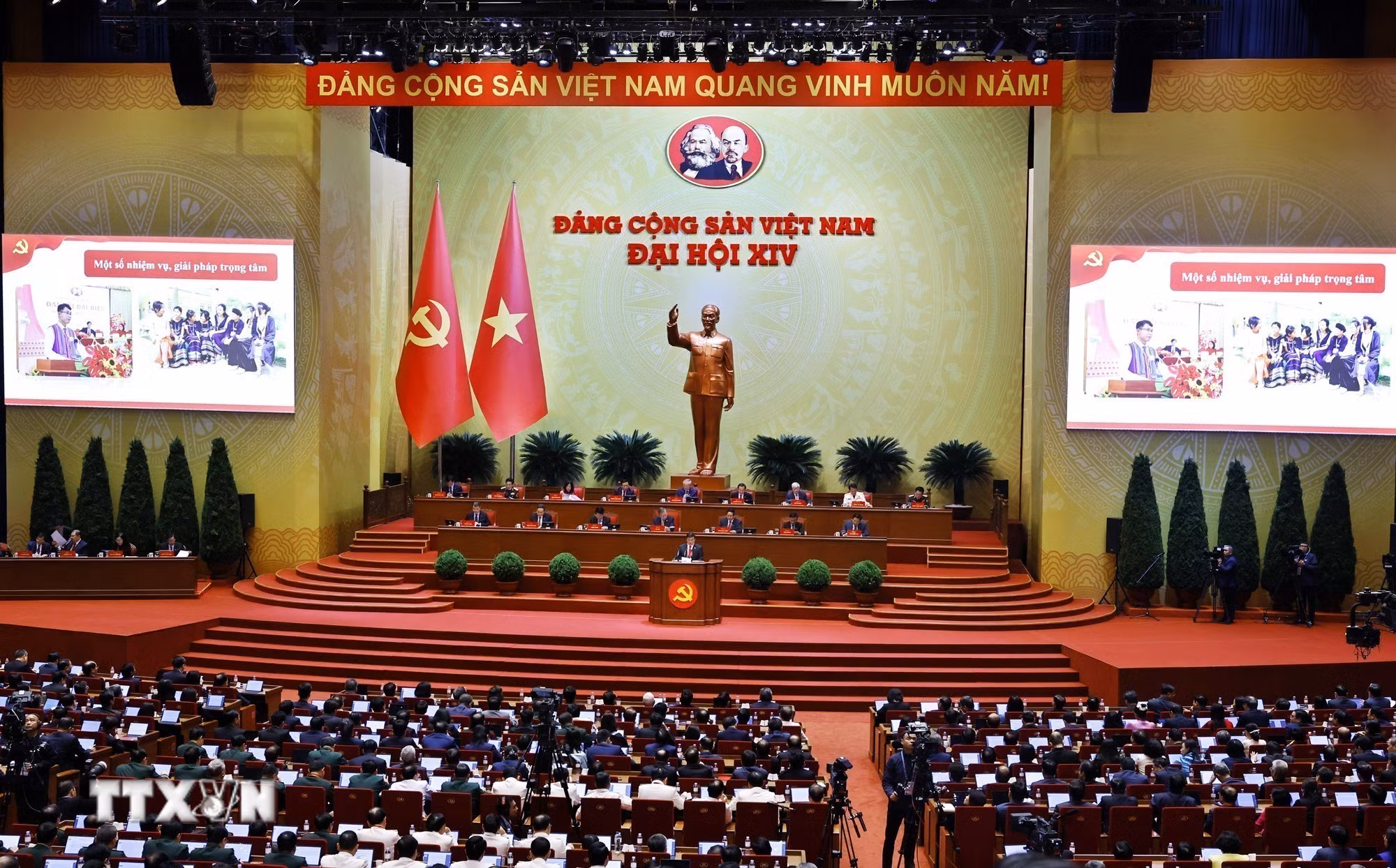 ttxvn-2101-thao-luan-hoi-truong-van-kien-dai-hoi-dang-1.jpg